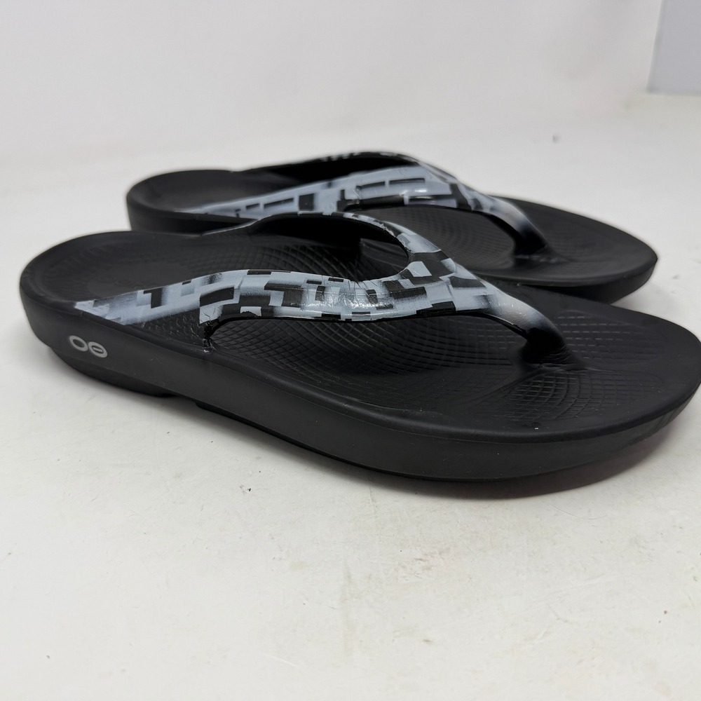 OOFOS Flip Flop Womens 8 OOlala Limited Black Geometric Recovery Sandal EUC